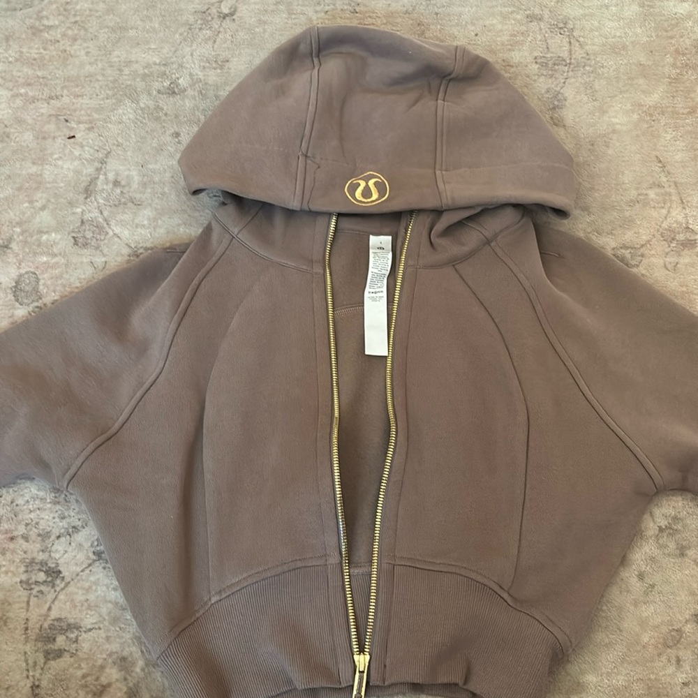 Lululemon cropped scuba size 4
